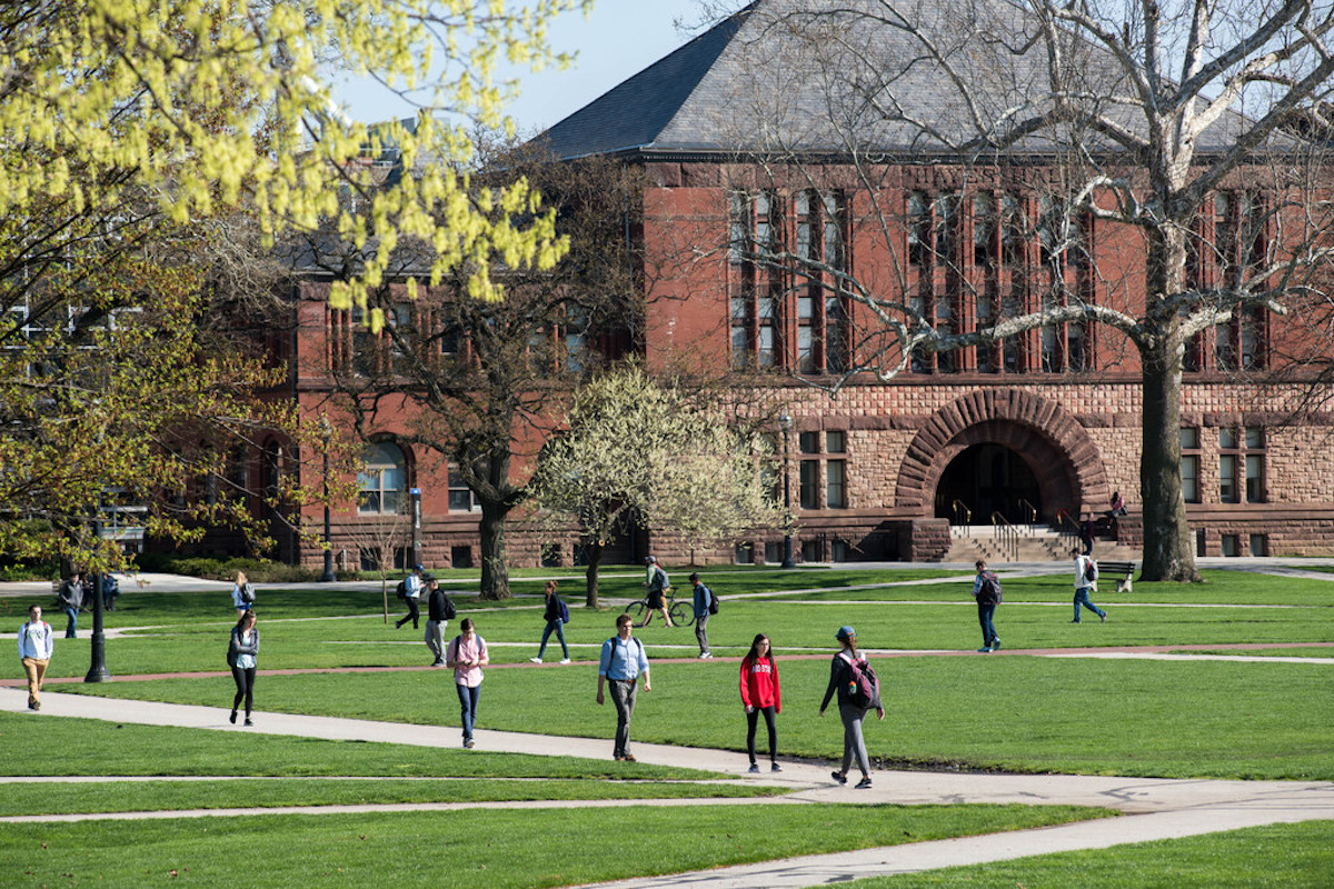 A picture of the Oval with Hayes Hall in the background.