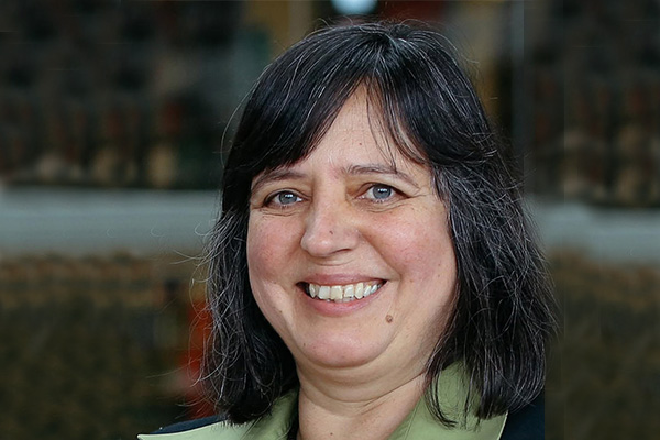 Claudia Turro headshot