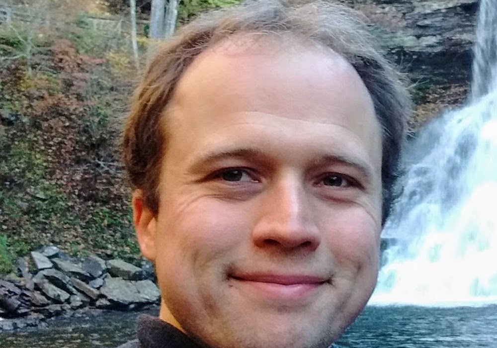 Portrait photo of Brian Skinner